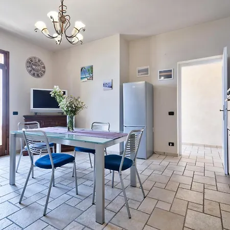 Casa Arianna: Incantevole Vista Lago E Piscina * Salò