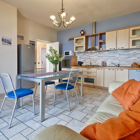 Casa Arianna: Incantevole Vista Lago E Piscina Salo